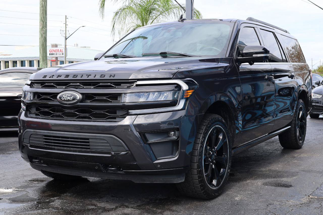 Used 2022 Ford Expedition Max Limited AWD/4WD image 2