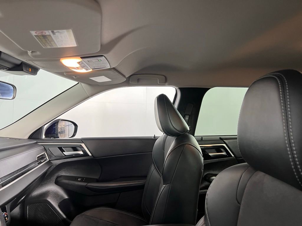 Used 2024 Mitsubishi Outlander SE image 25