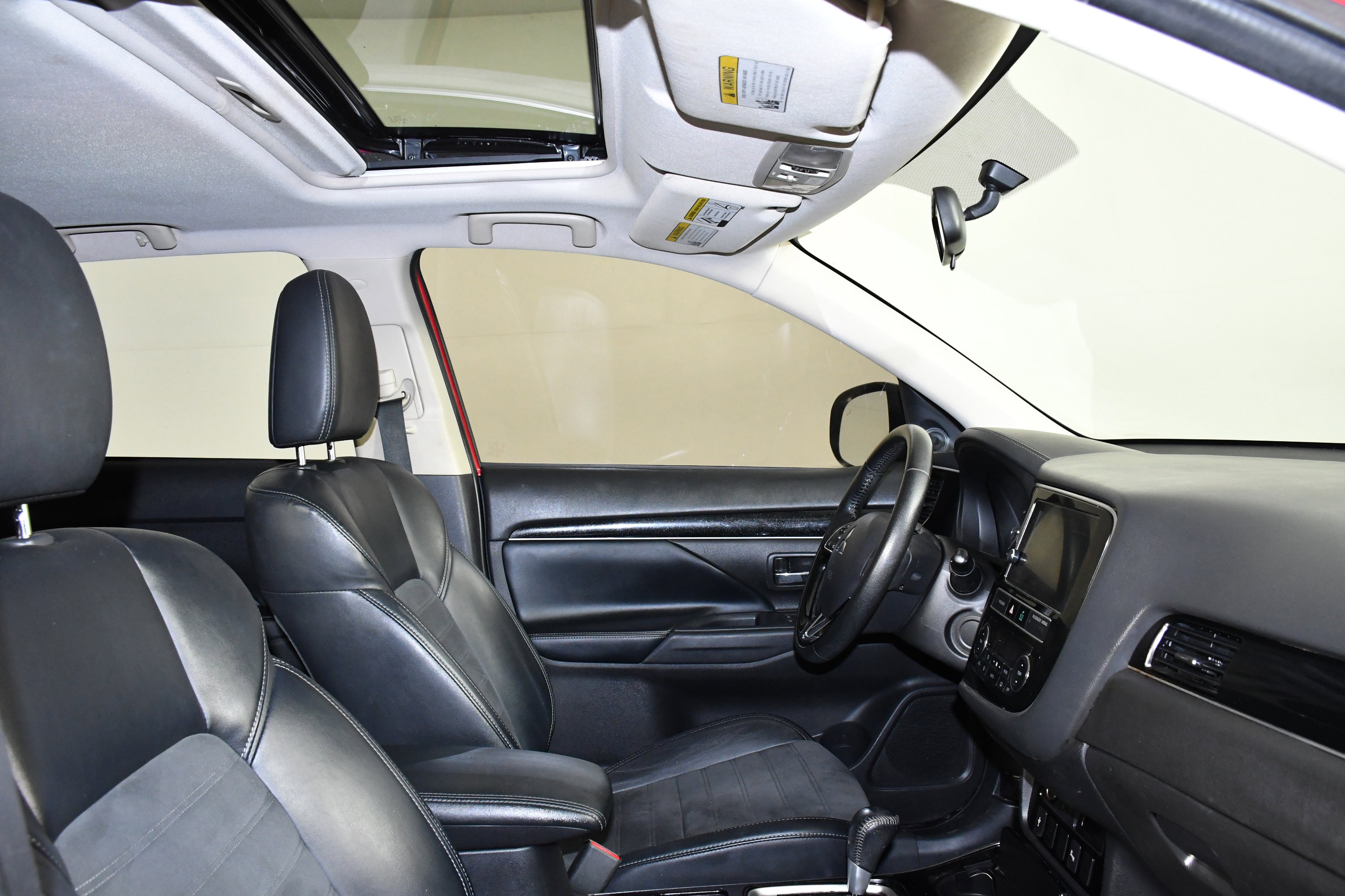 Used 2019 Mitsubishi Outlander LE image 28