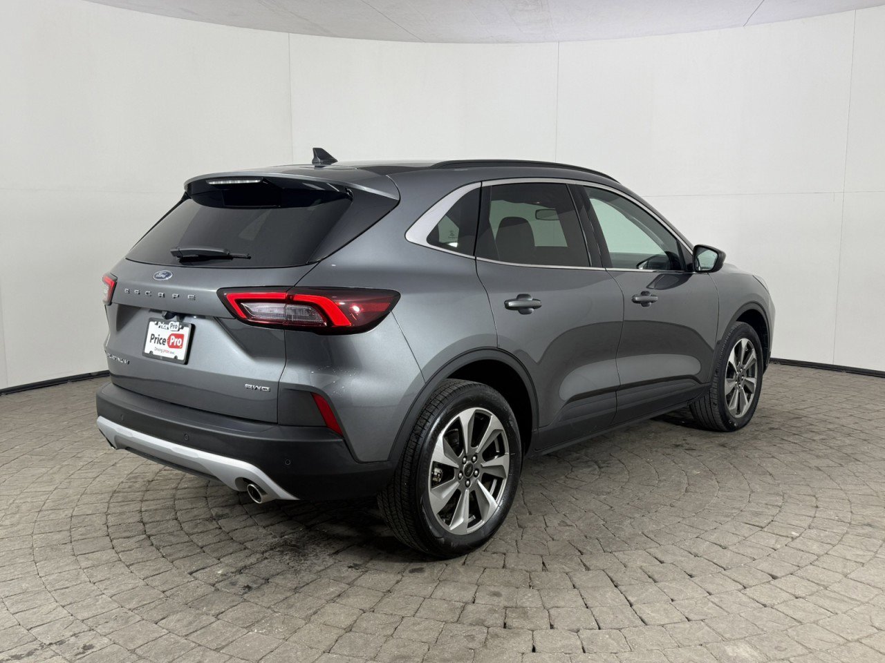 Certified 2025 Ford Escape Platinum image 9