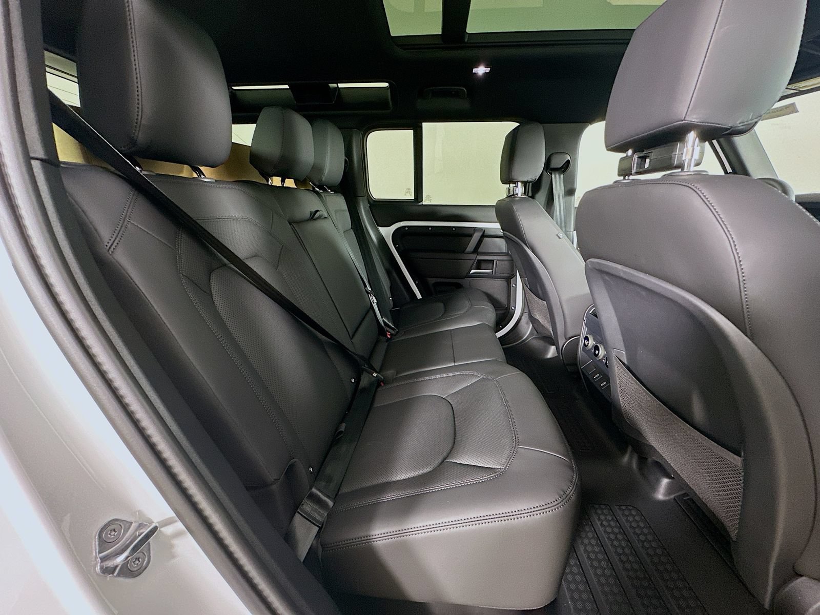New 2026 Land Rover Defender 110 X-Dynamic SE AWD/4WD image 42
