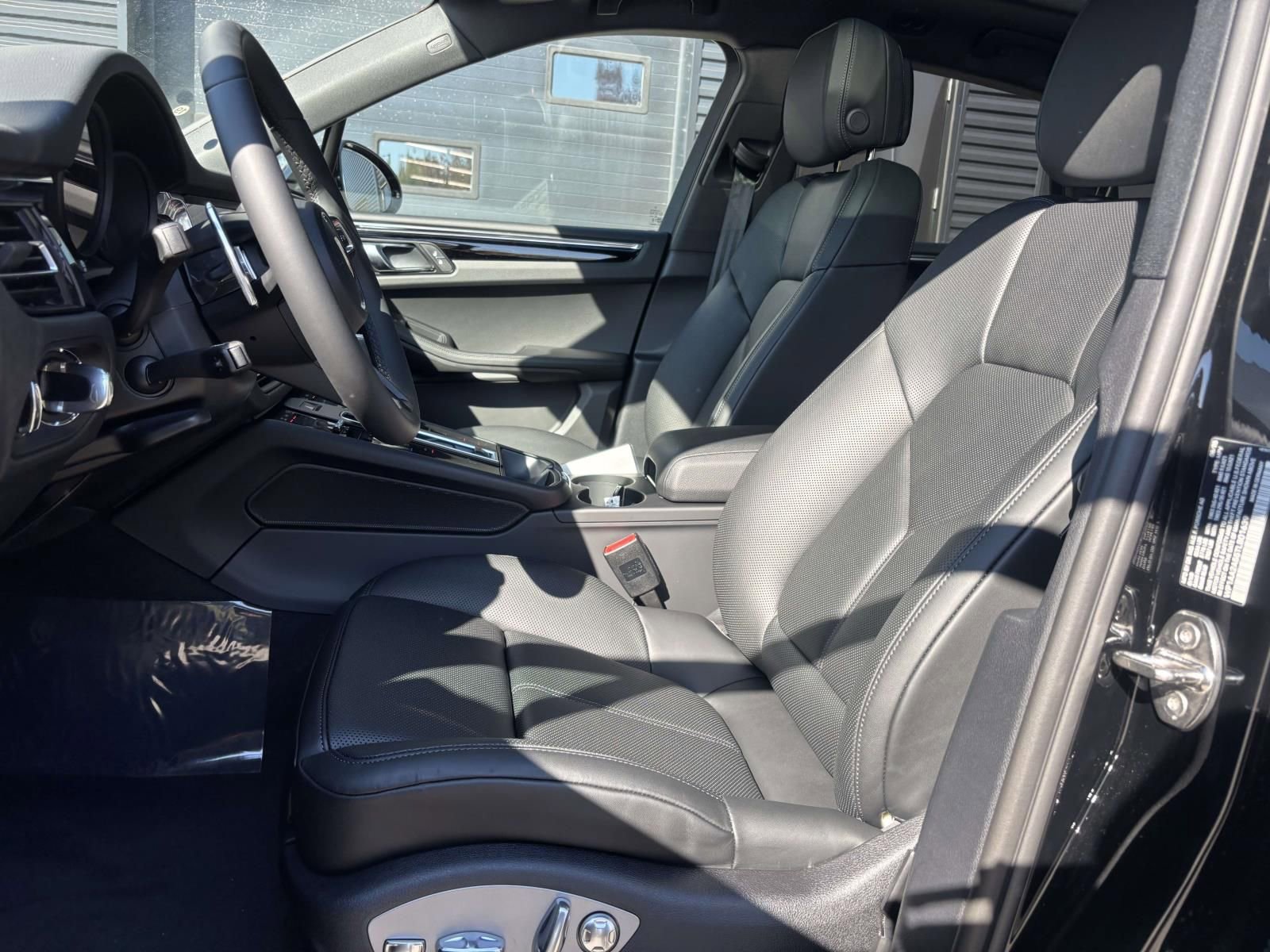 New 2026 Porsche Macan AWD/4WD image 16