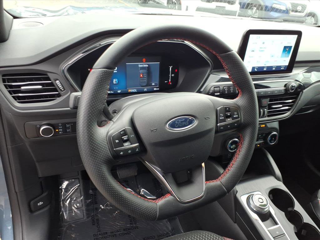 Used 2025 Ford Escape ST-Line w/ Cold Weather Package AWD/4WD image 17