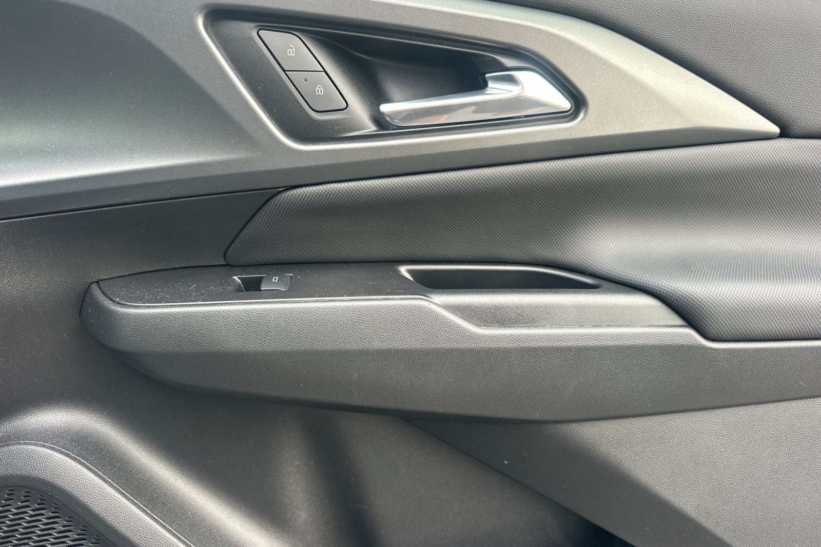 Used 2025 Chevrolet Equinox EV LT FWD image 20