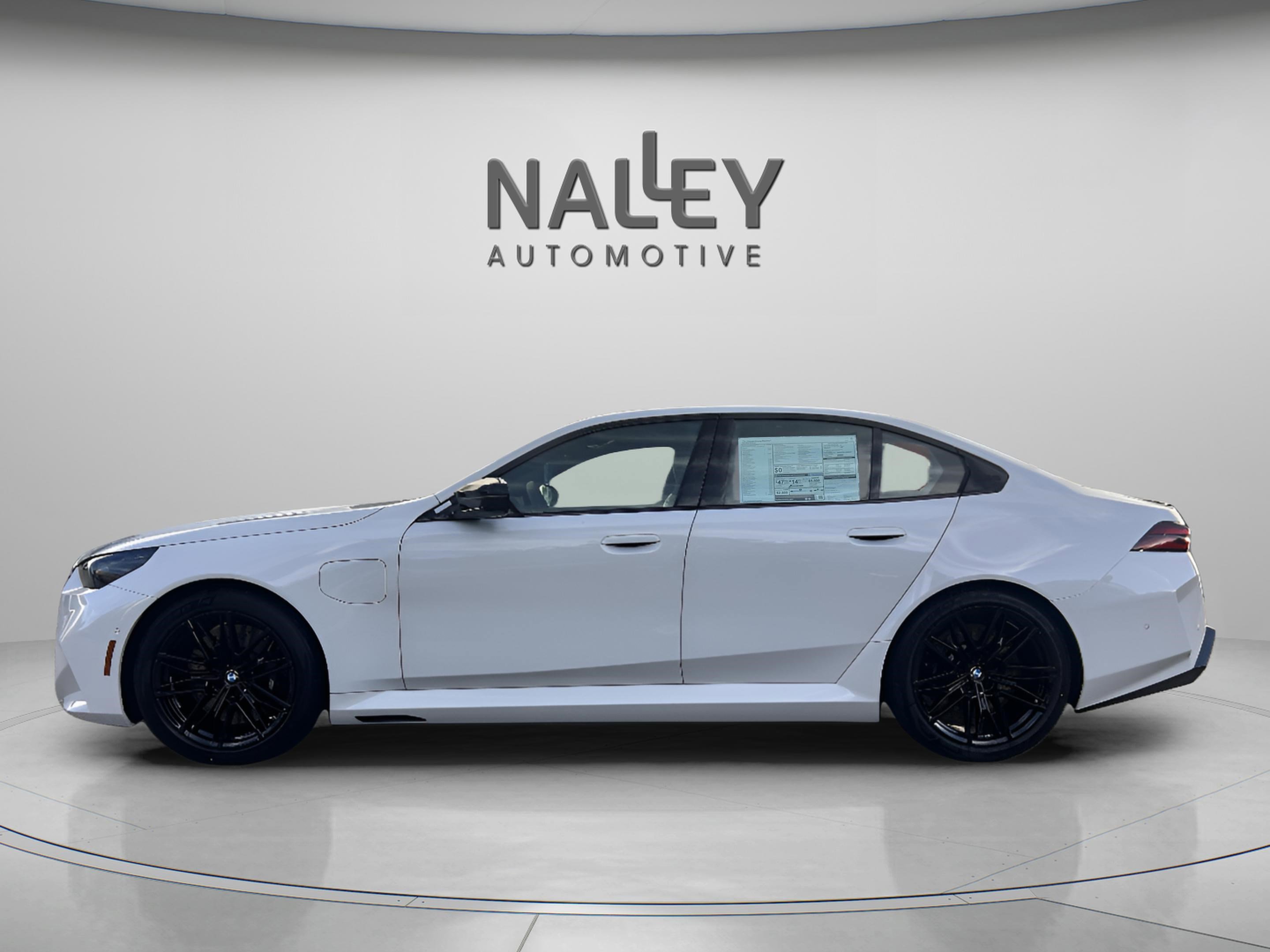 Used 2026 BMW M5 w/ Executive Package image 3