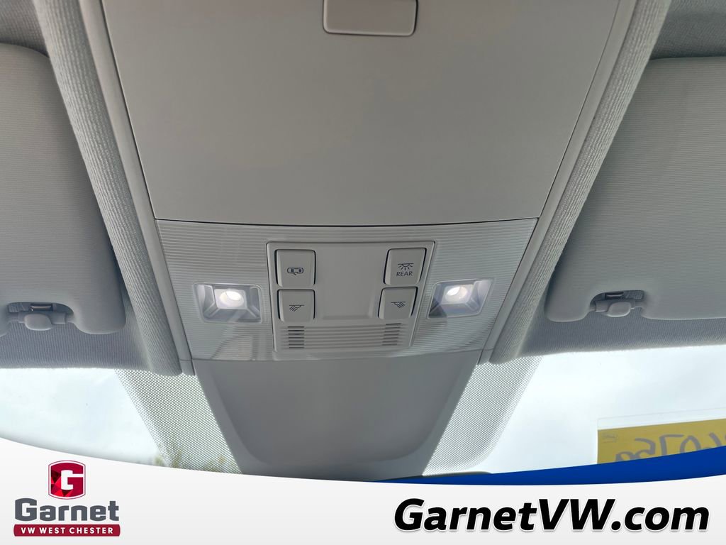 Certified 2023 Volkswagen Tiguan SE FWD image 39