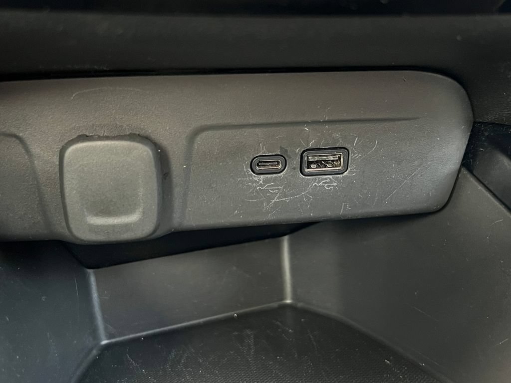 Used 2025 Chevrolet Trax LT FWD image 28