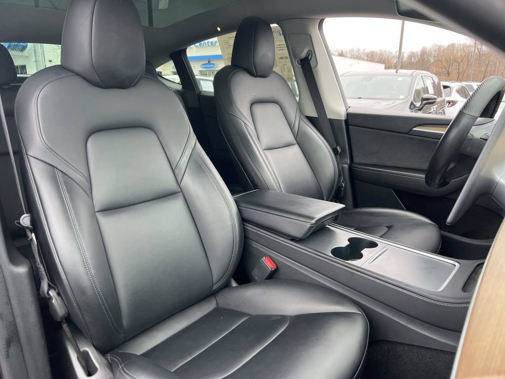 Used 2022 Tesla Model Y Long Range image 24