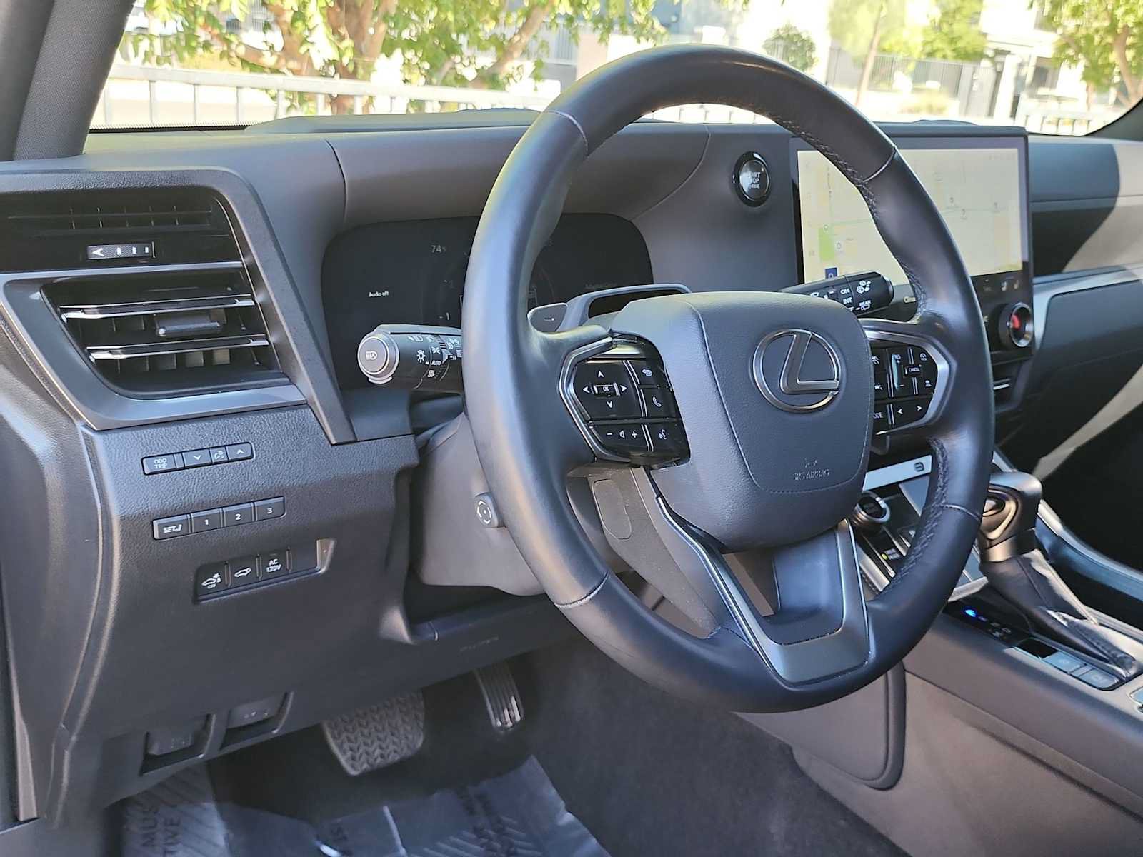 Used 2025 Lexus GX 550 w/ Accessory Package (2T) AWD/4WD image 18