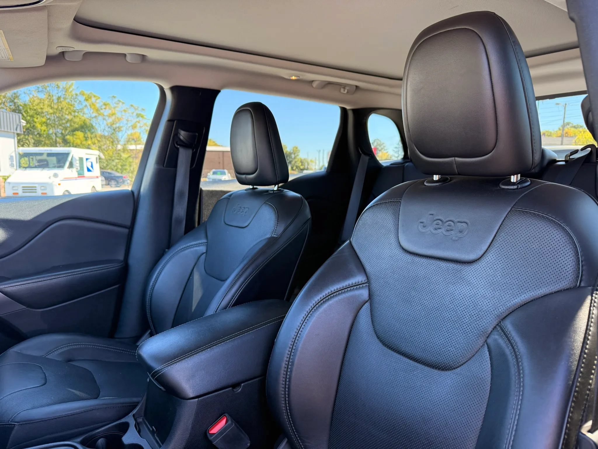 Used 2021 Jeep Cherokee Limited AWD/4WD image 13