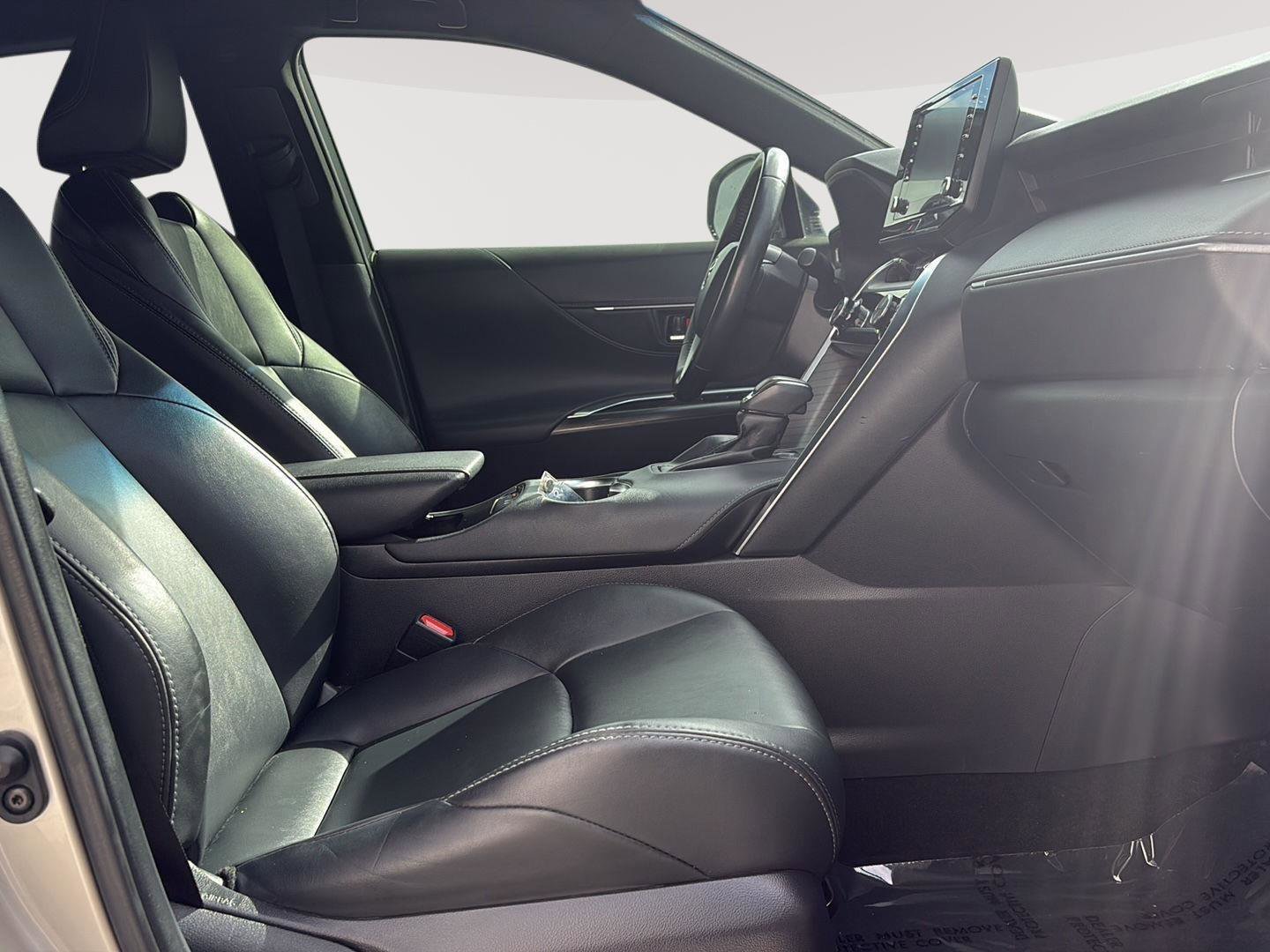 Used 2022 Toyota Venza XLE image 13