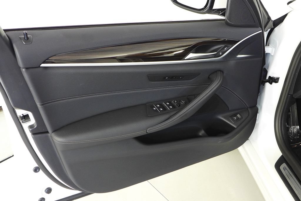 Used 2023 BMW 530i w/ Convenience Package RWD image 11