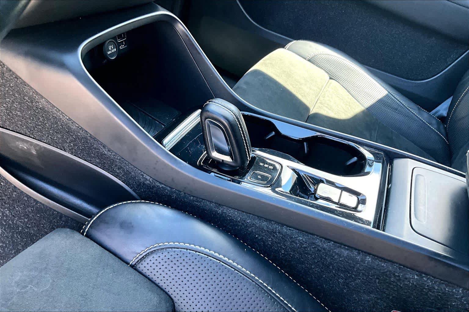 Used 2019 Volvo XC40 AWD T5 image 16