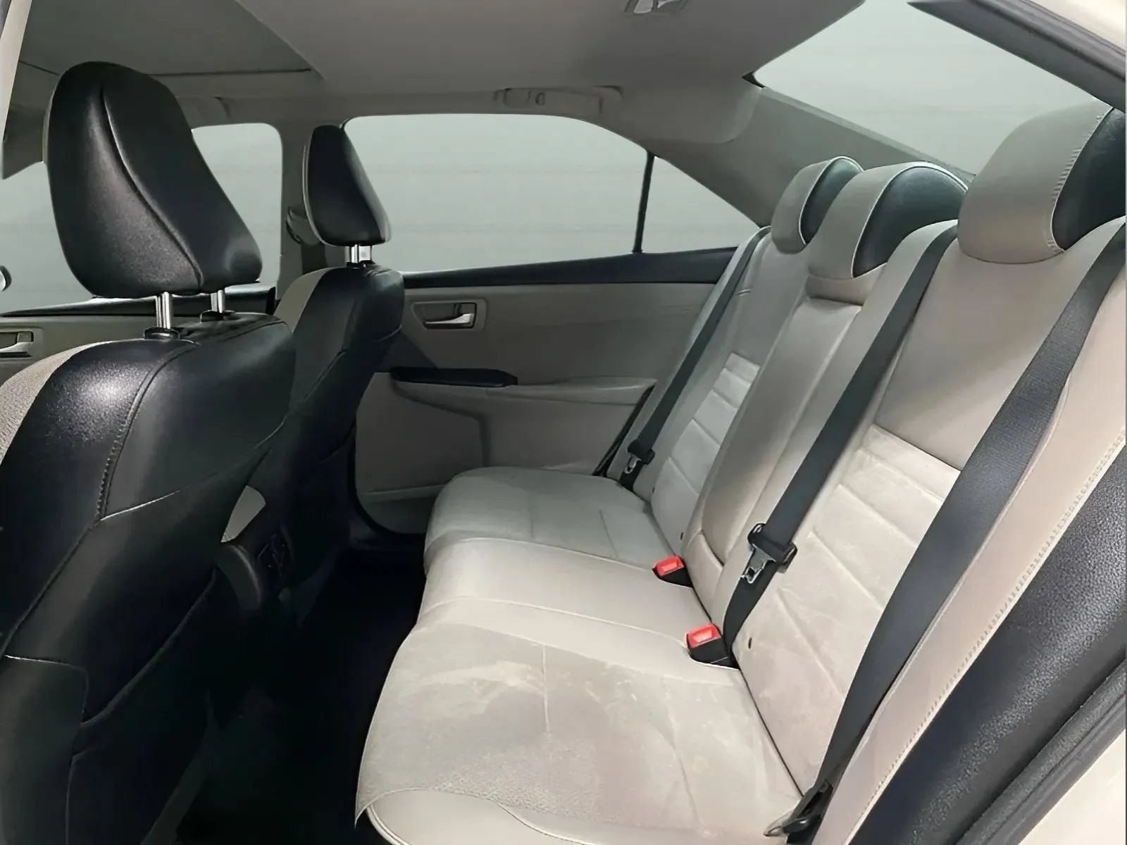 Used 2017 Toyota Camry XSE w/ Advanced Technology Package FWD image 11