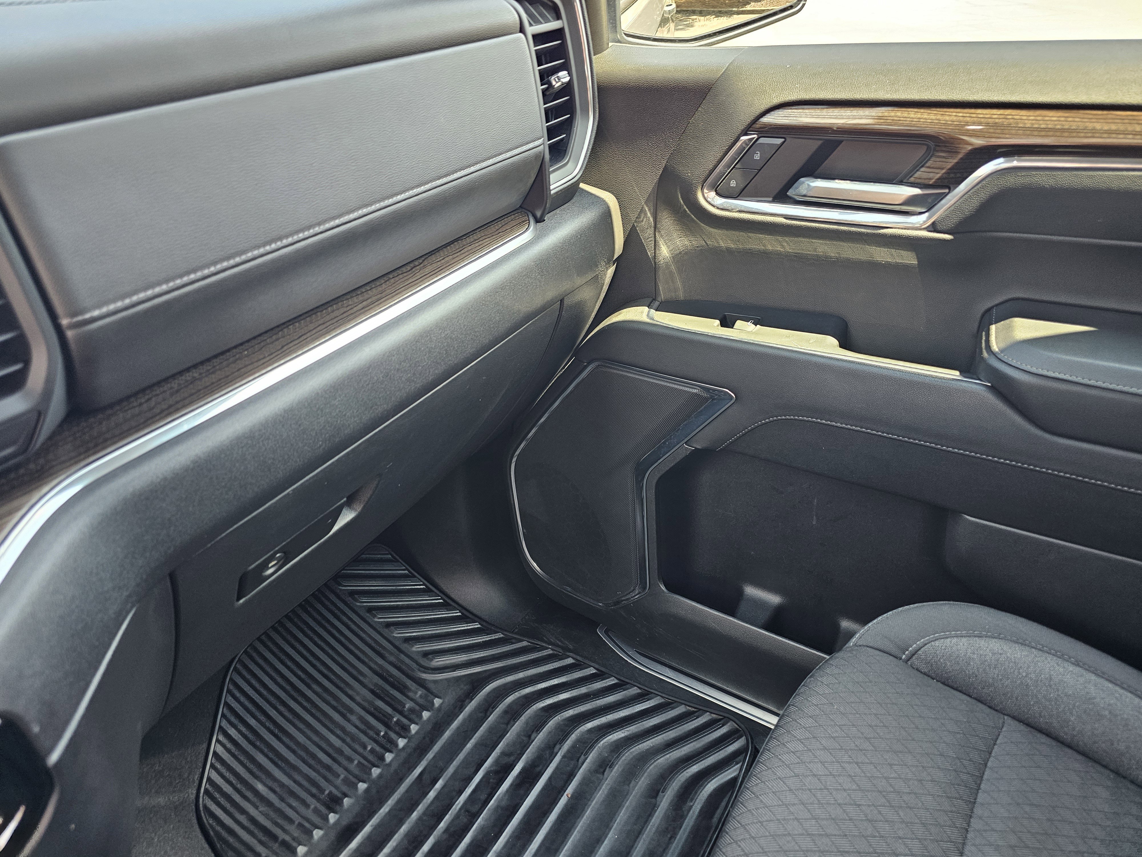 Used 2024 Chevrolet Silverado 1500 LT AWD/4WD image 27