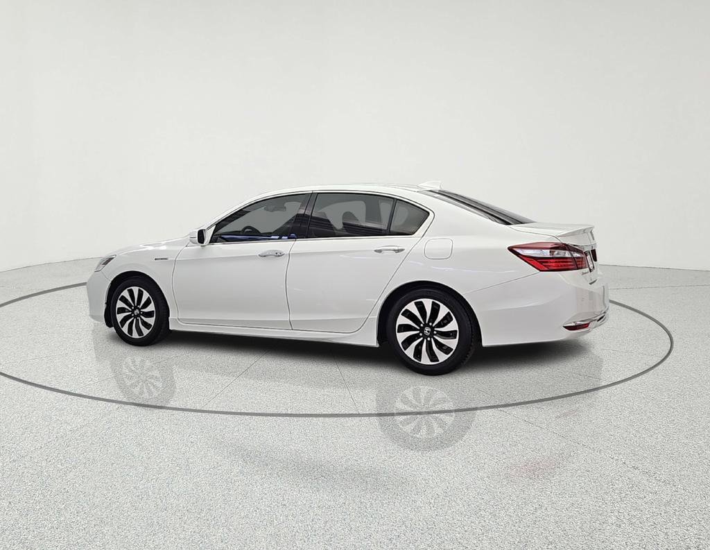 Used 2017 Honda Accord Touring image 6