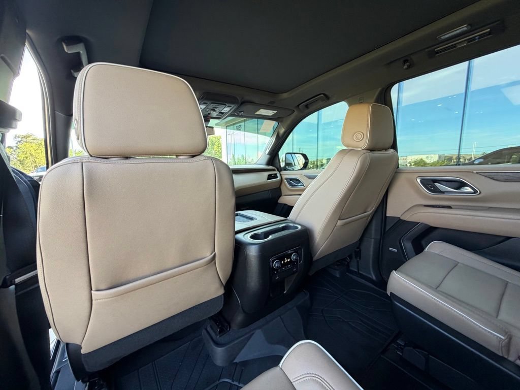 Used 2023 Chevrolet Suburban Premier AWD/4WD image 21