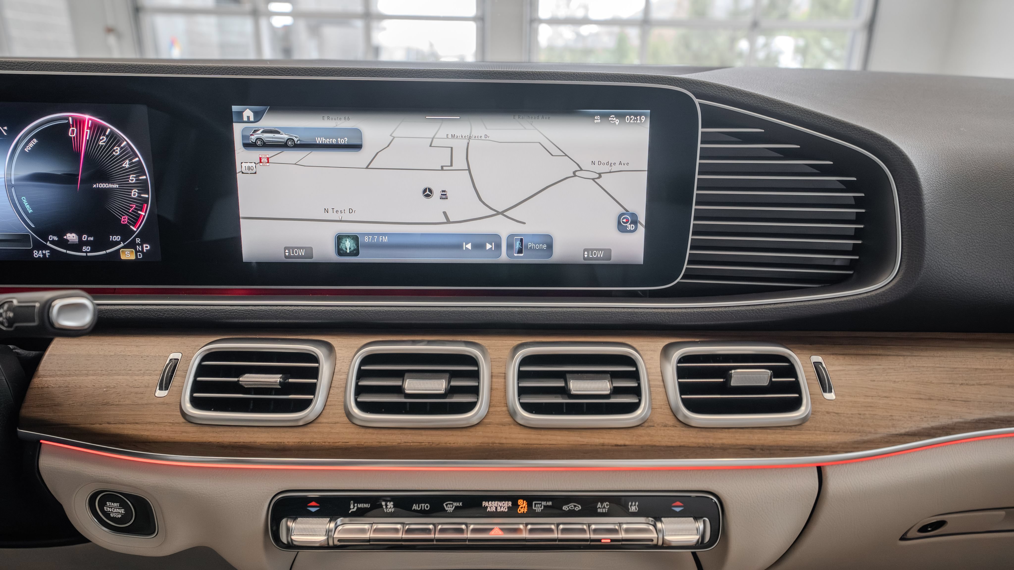 Certified 2025 Mercedes-Benz GLE 450e 4MATIC w/ Driver Assistance Package image 19