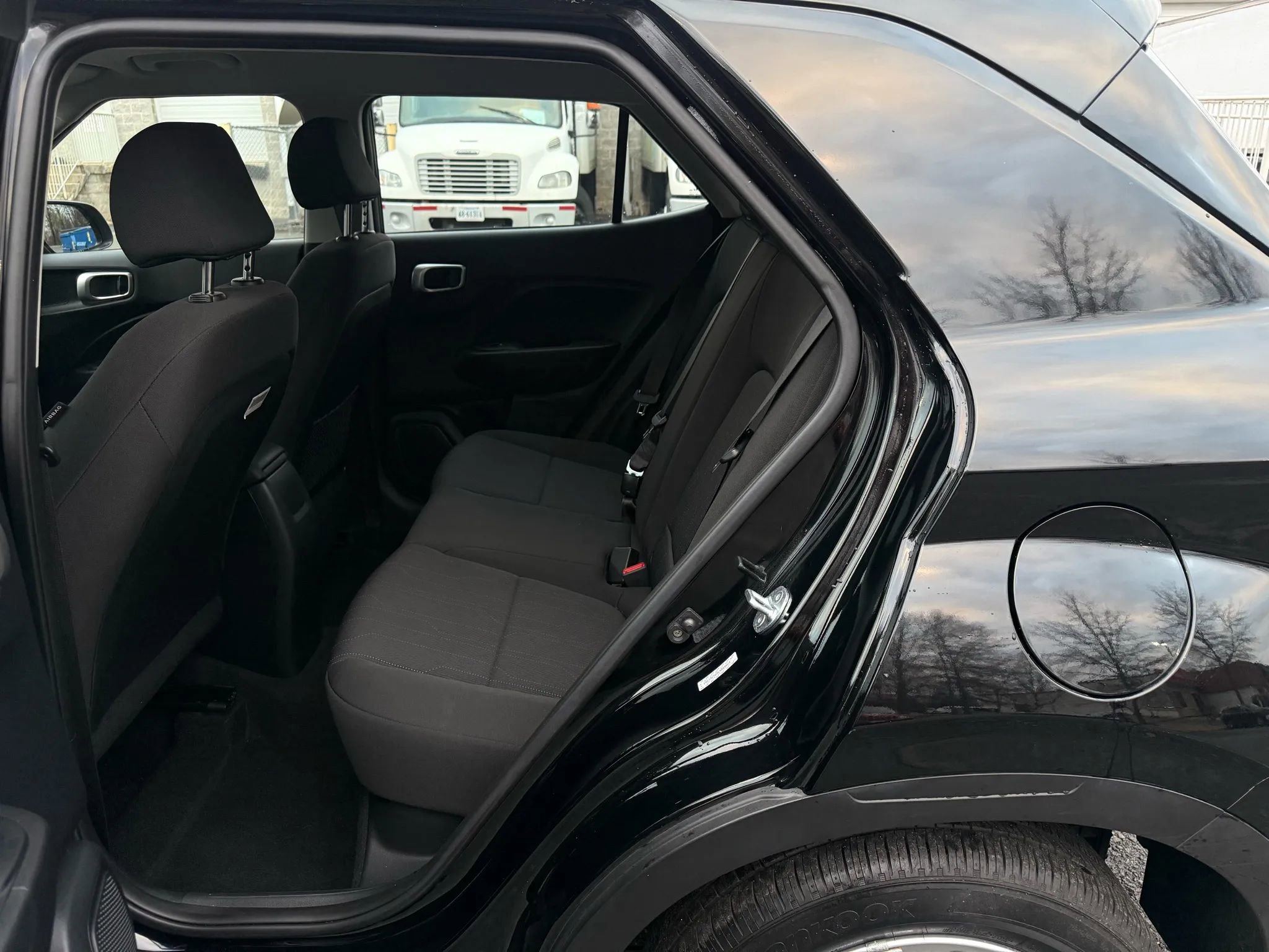 Used 2023 Hyundai Venue SE w/ Cargo Package image 18