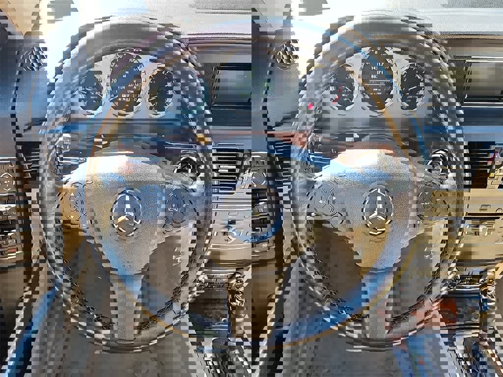 Used 2011 Mercedes-Benz GLK 350 2WD image 16