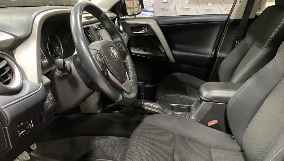 Used 2016 Toyota RAV4 XLE image 16