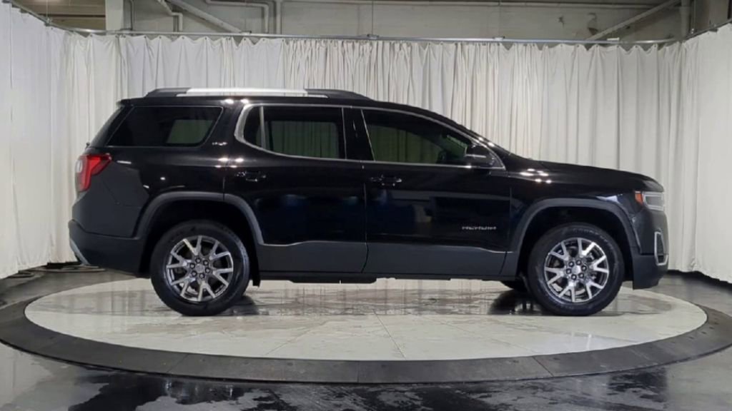 Used 2022 GMC Acadia SLT w/ LPO, Floor Liner Package image 11