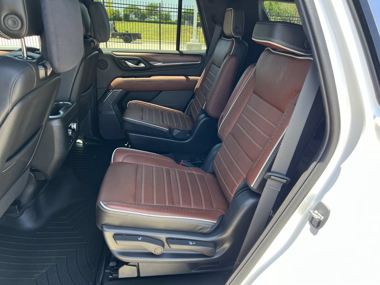 Used 2023 GMC Yukon Denali Ultimate AWD/4WD image 22