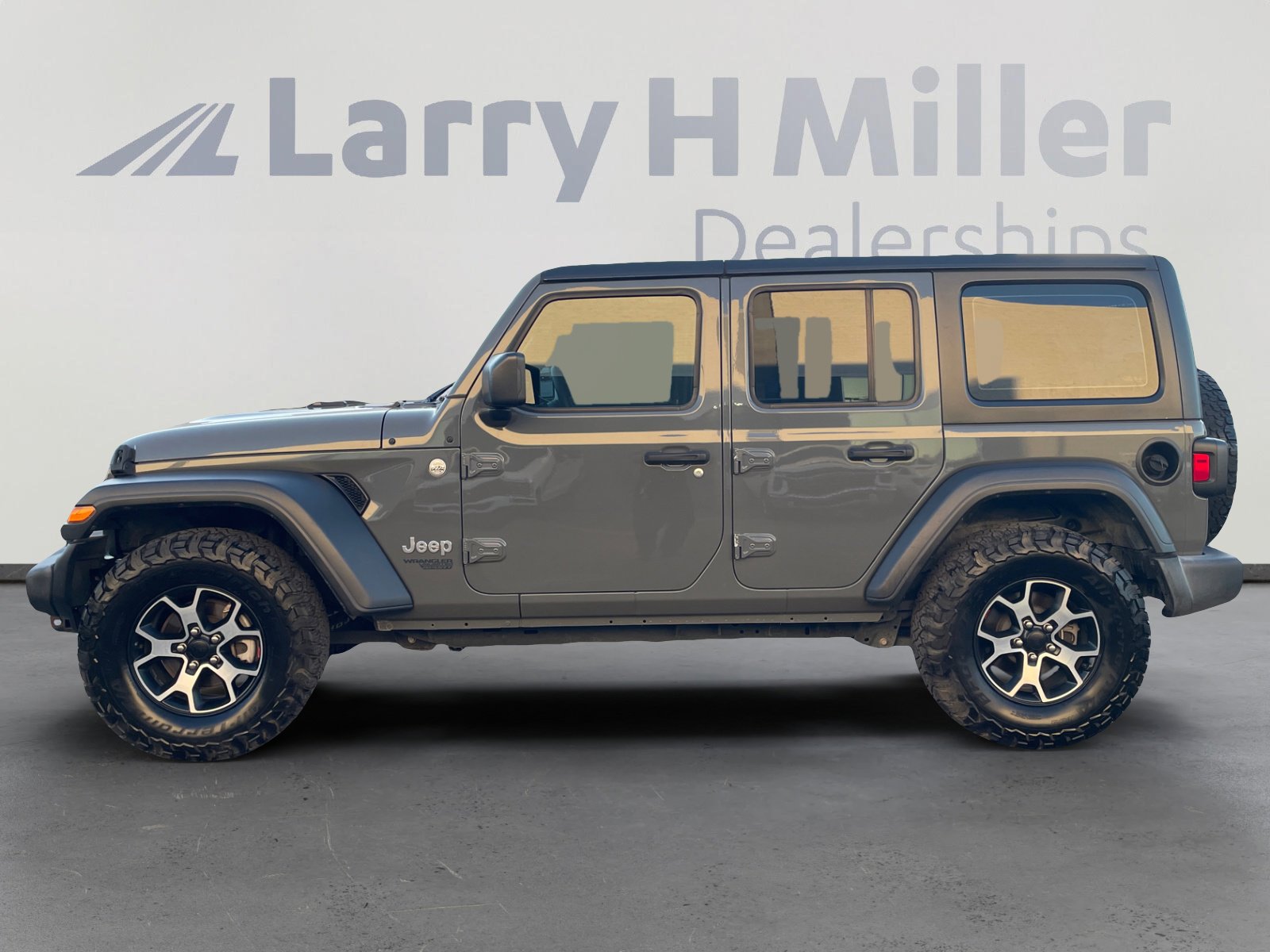 Used 2019 Jeep Wrangler Unlimited Sport image 2