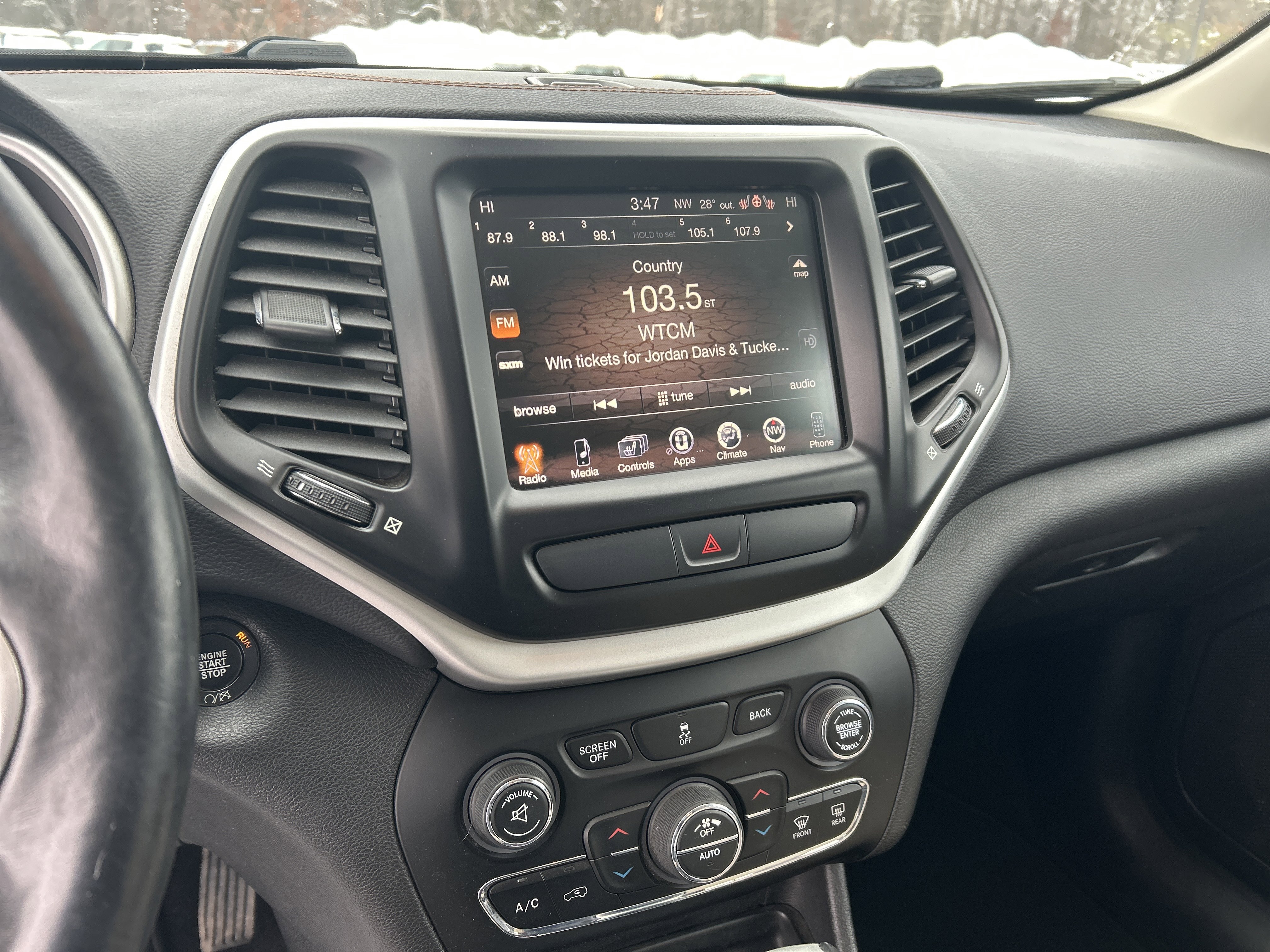 Used 2017 Jeep Cherokee Limited image 16