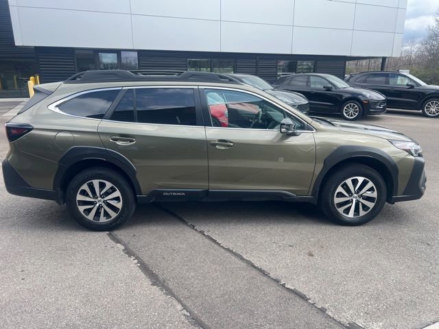 Used 2023 Subaru Outback Premium image 2