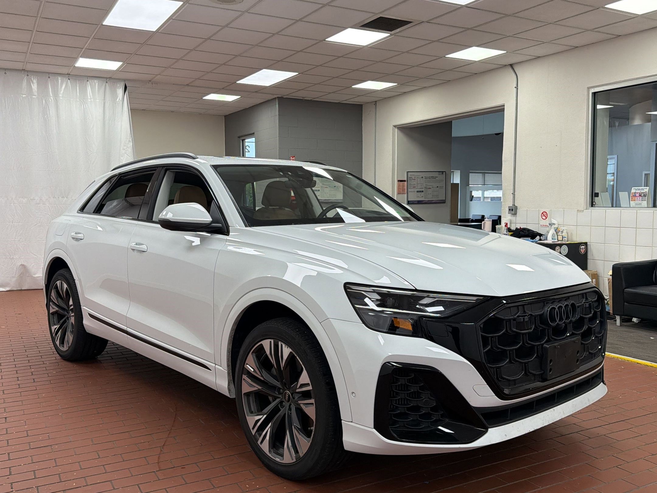 Used 2024 Audi Q8 Prestige image 7