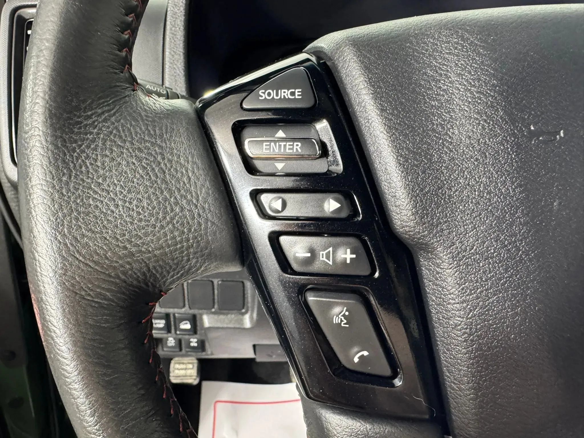 Used 2024 Nissan Frontier PRO-4X w/ Technology Package AWD/4WD image 15