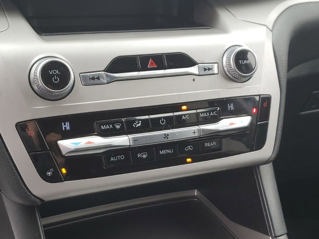 Used 2020 Ford Explorer XLT w/ Comfort Package image 19