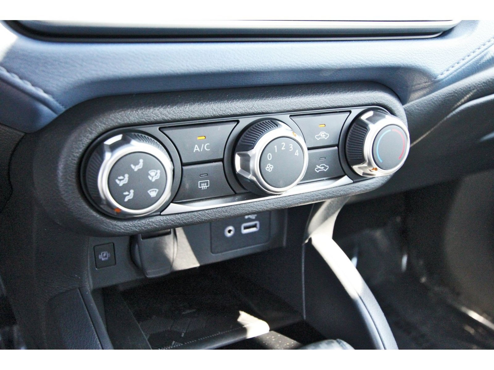 Certified 2025 Nissan Versa SV w/ Trunk Package FWD image 26