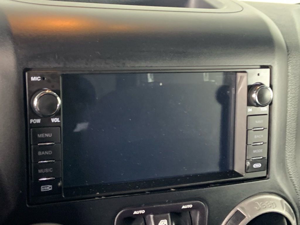 Used 2015 Jeep Wrangler Sport image 17