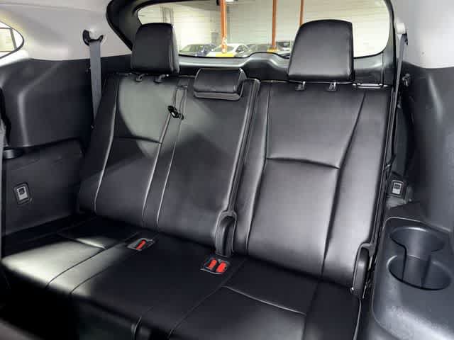 Used 2022 Toyota Highlander XLE AWD/4WD image 18