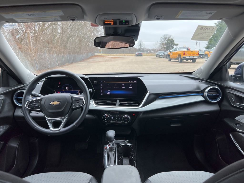 Certified 2024 Chevrolet Trax LT w/ Driver Confidence Package image 35