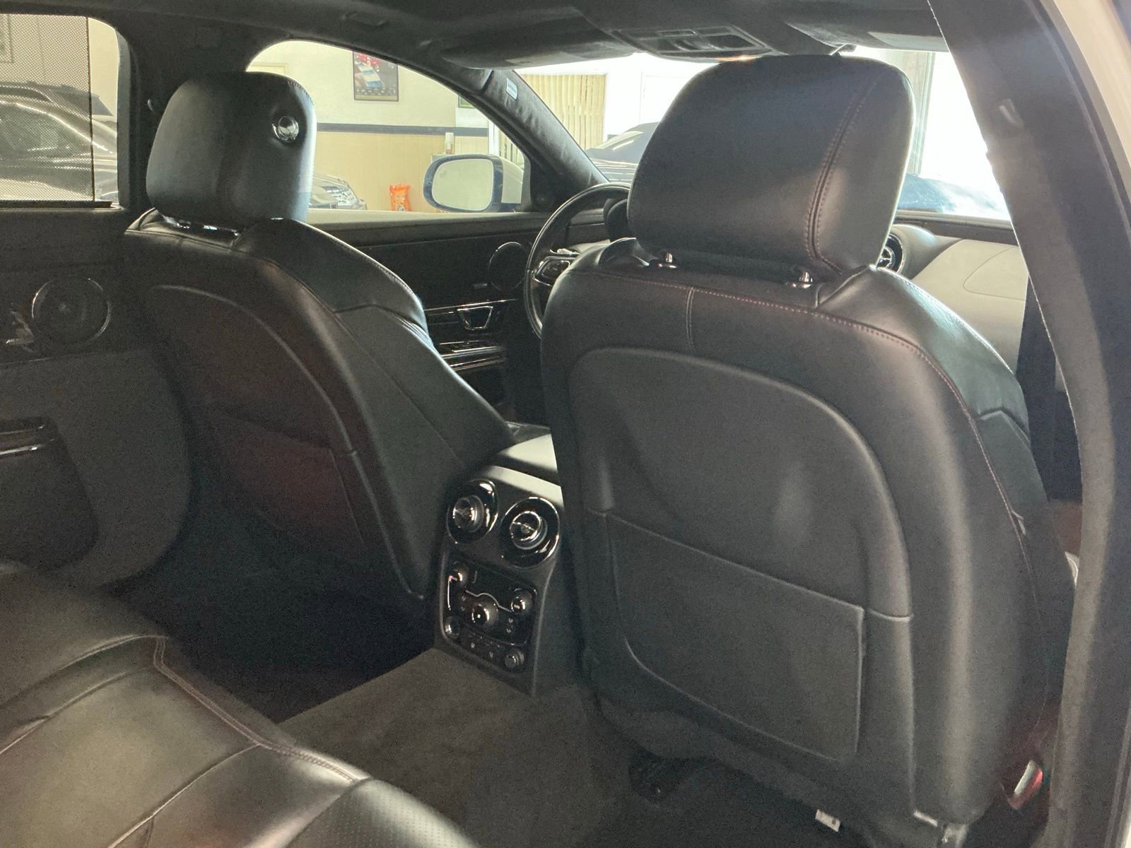 Used 2015 Jaguar XJ R LWB image 15