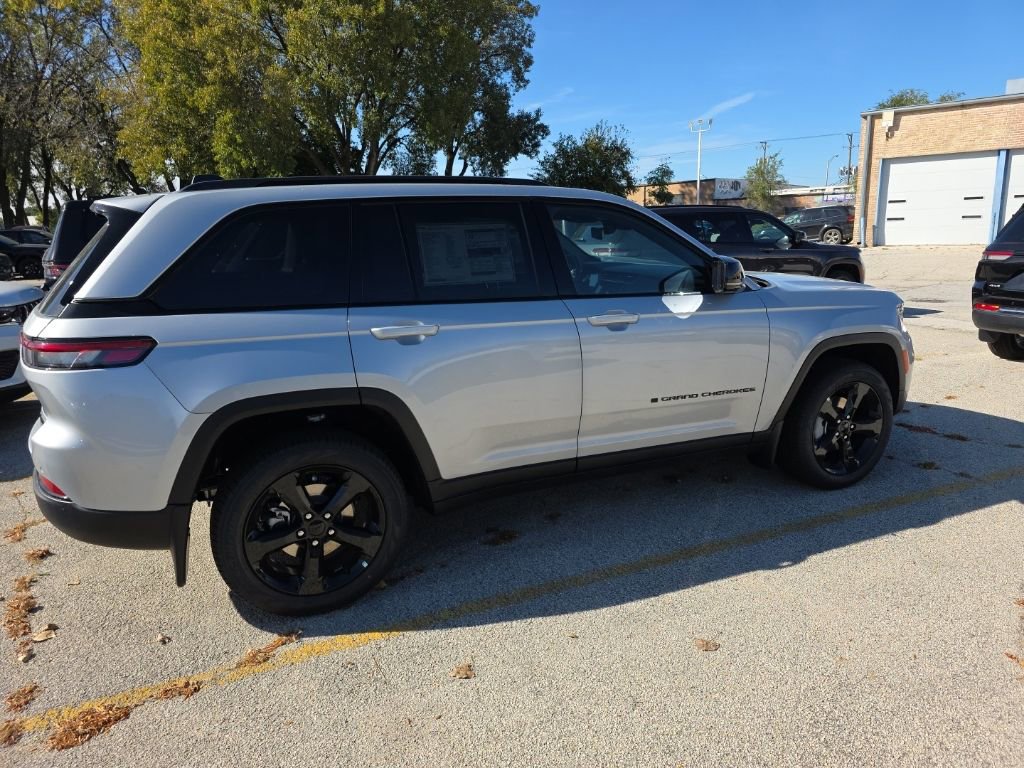 New 2025 Jeep Grand Cherokee Limited w/ Luxury Tech Group II image 8