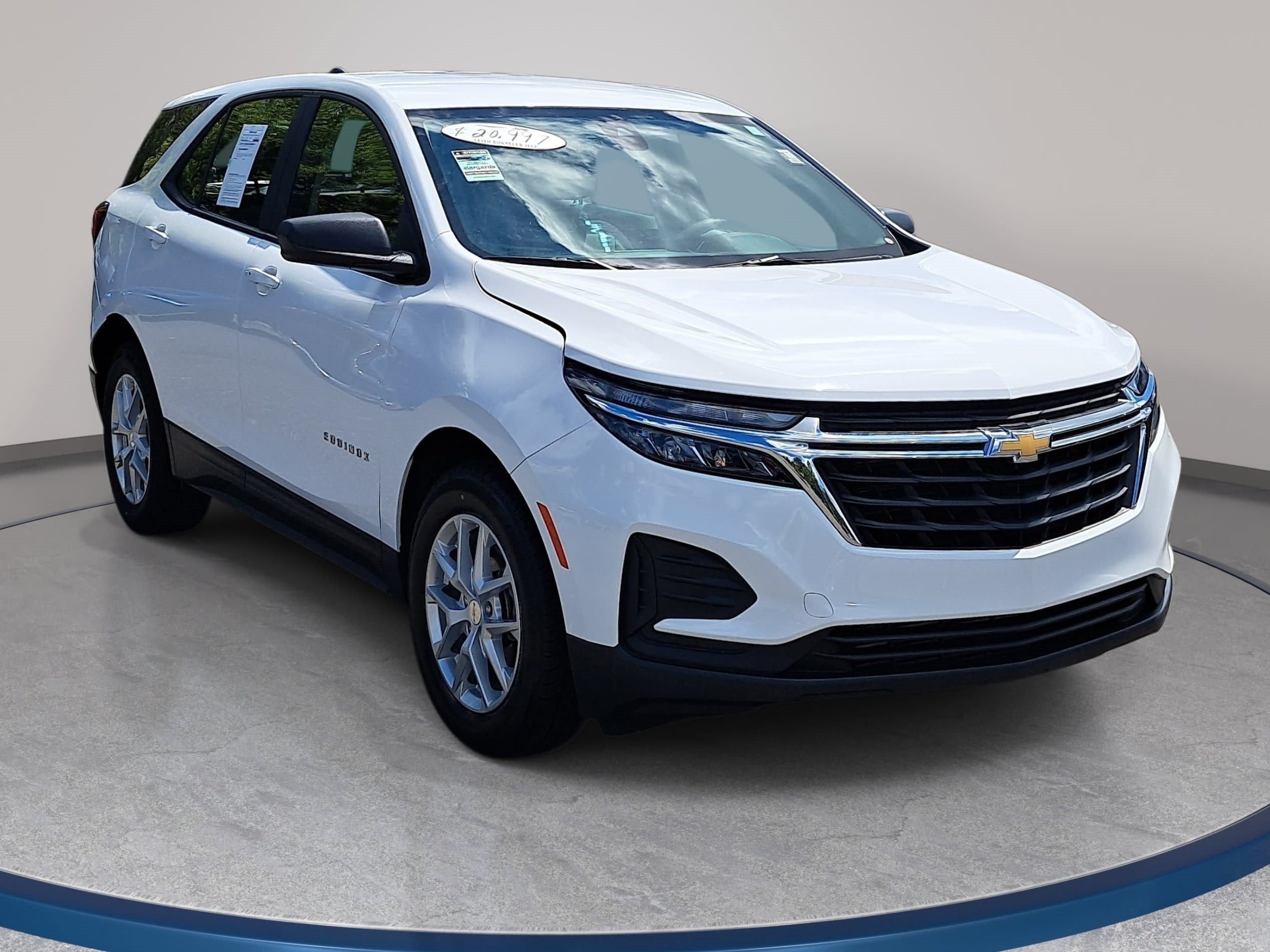 Used 2023 Chevrolet Equinox LS FWD image 3