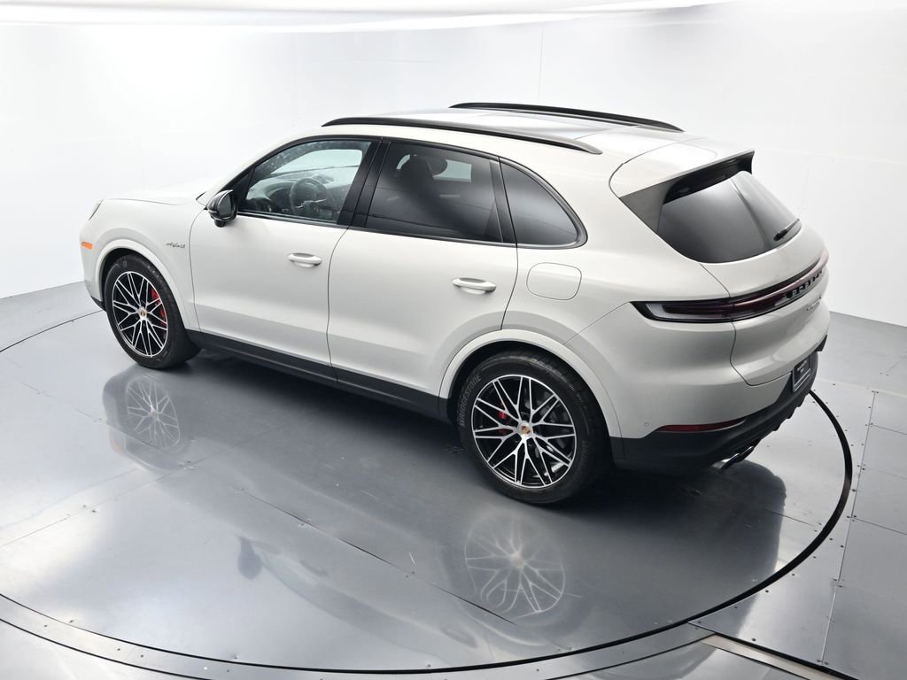 Certified 2025 Porsche Cayenne S image 38