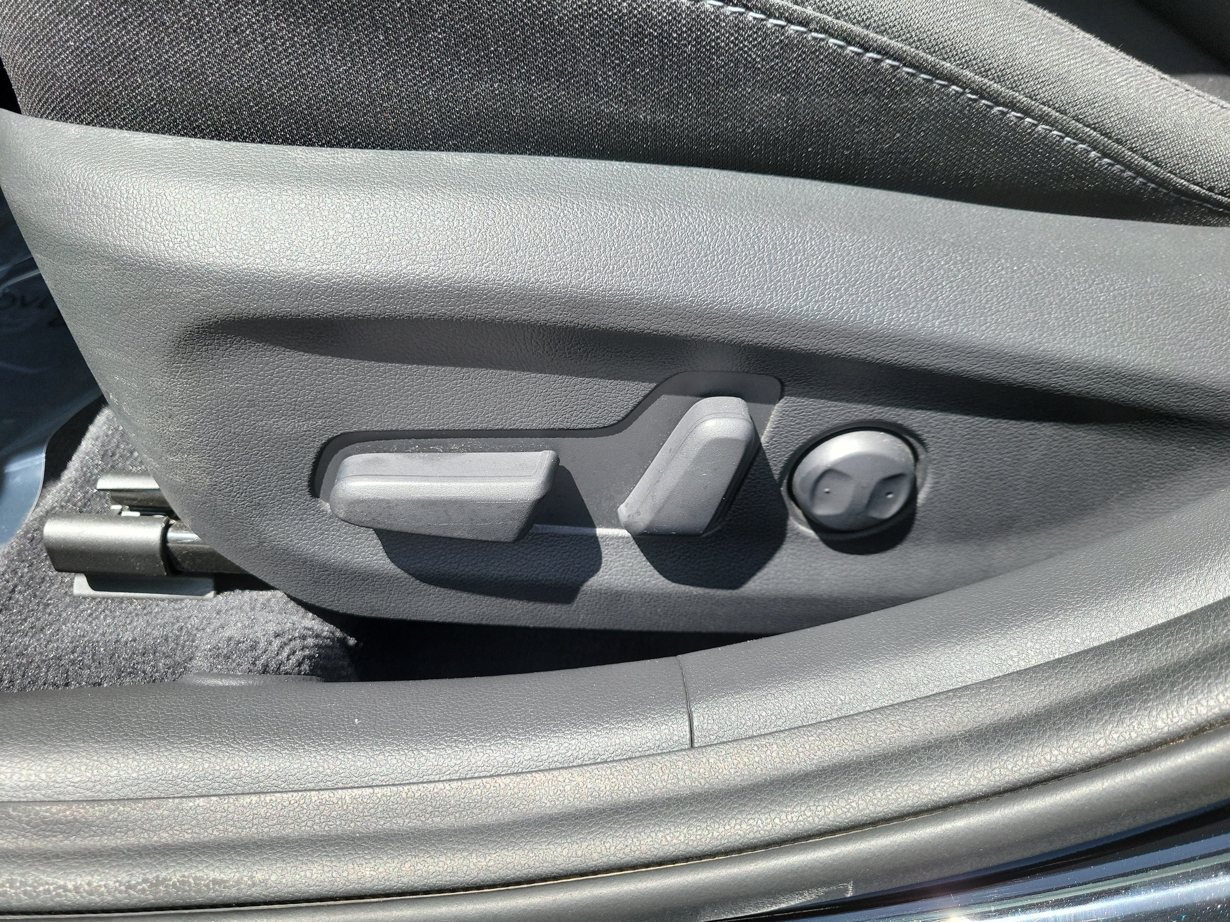 Used 2017 Hyundai Elantra Value Edition FWD image 12