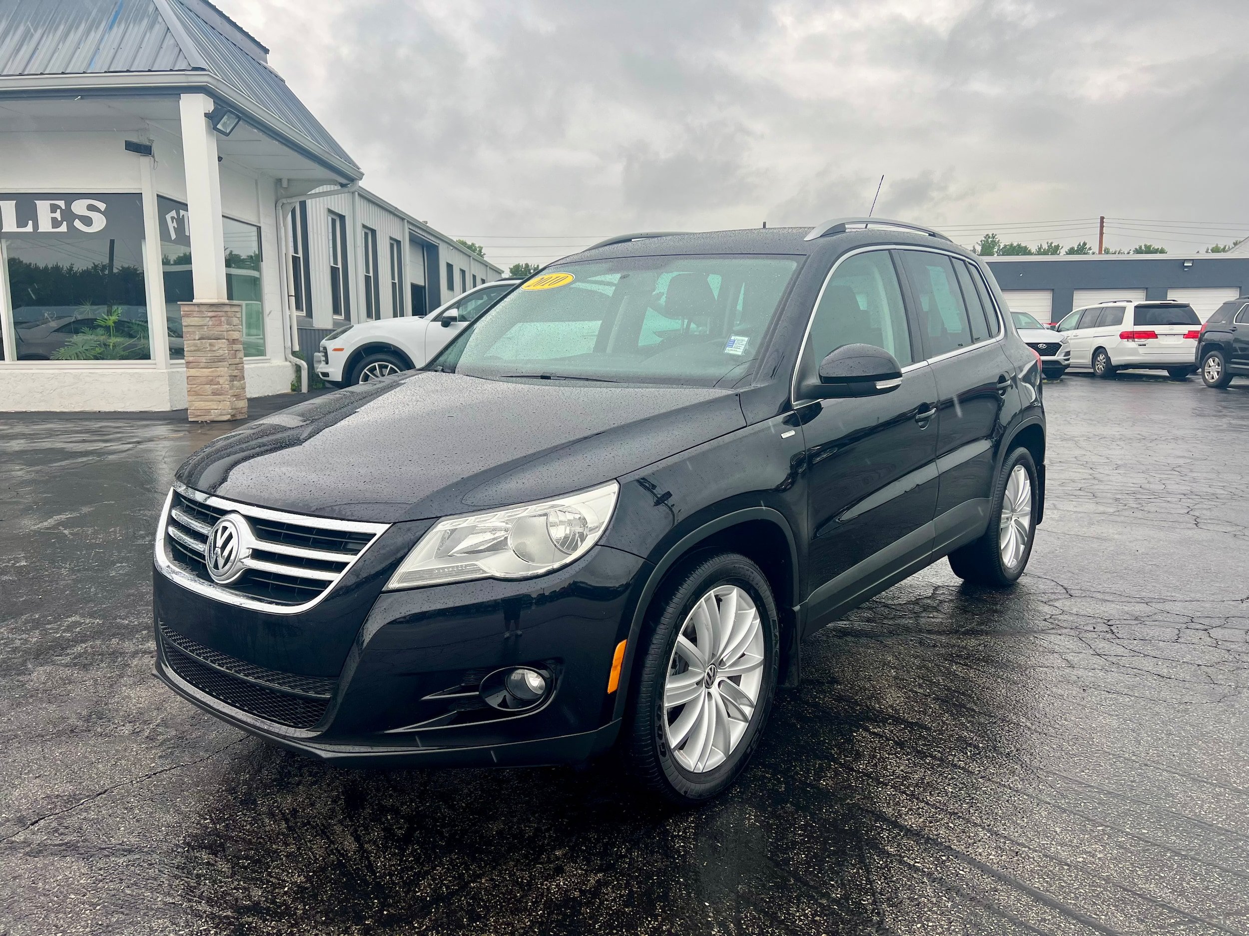 Used 2010 Volkswagen Tiguan S FWD image 1
