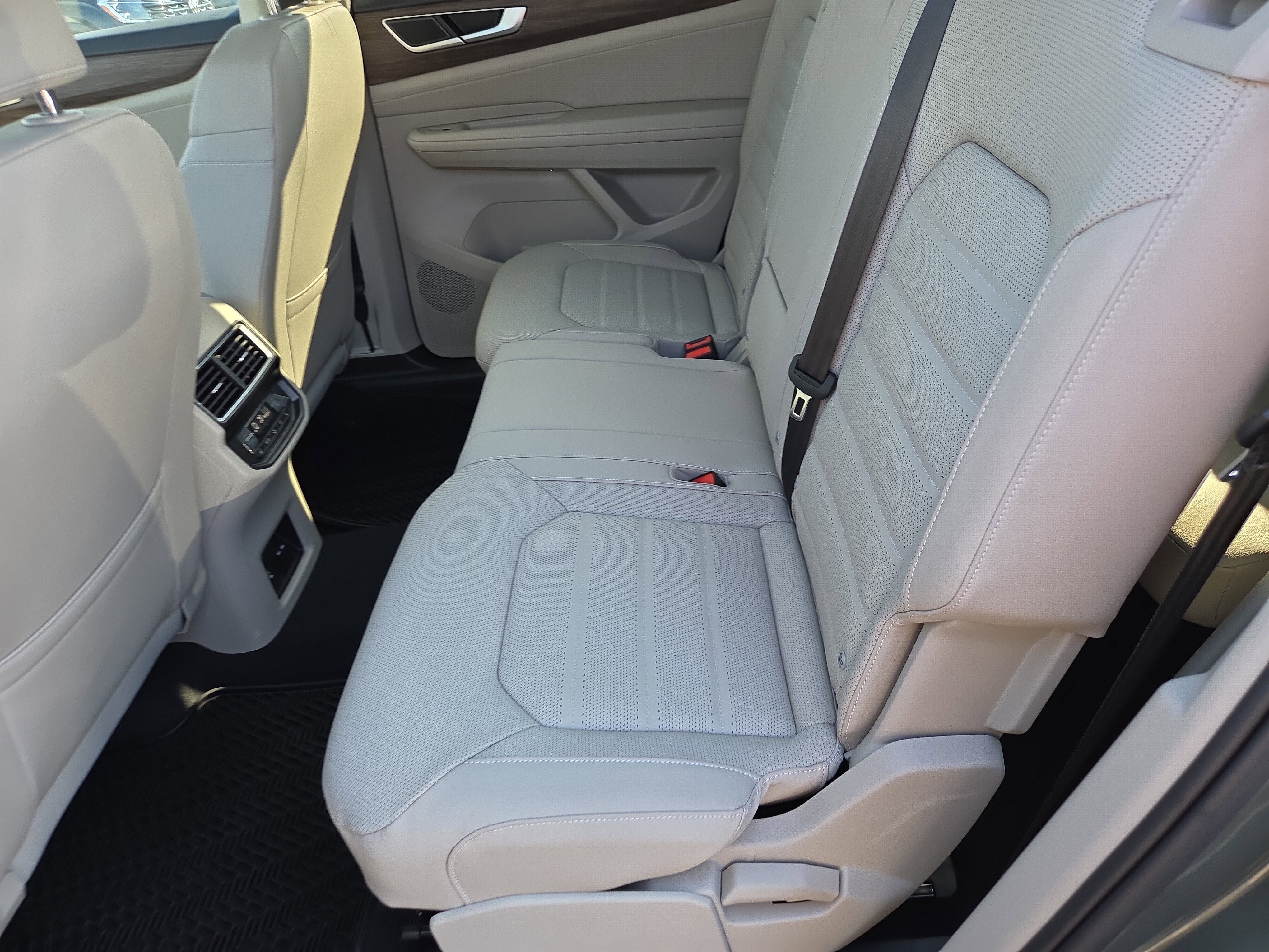 New 2026 Volkswagen Atlas SEL image 5