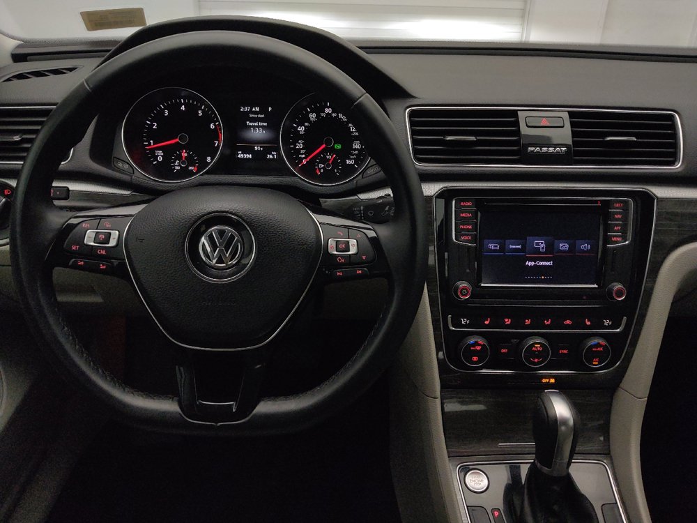 Used 2018 Volkswagen Passat 2.0T SE FWD image 22
