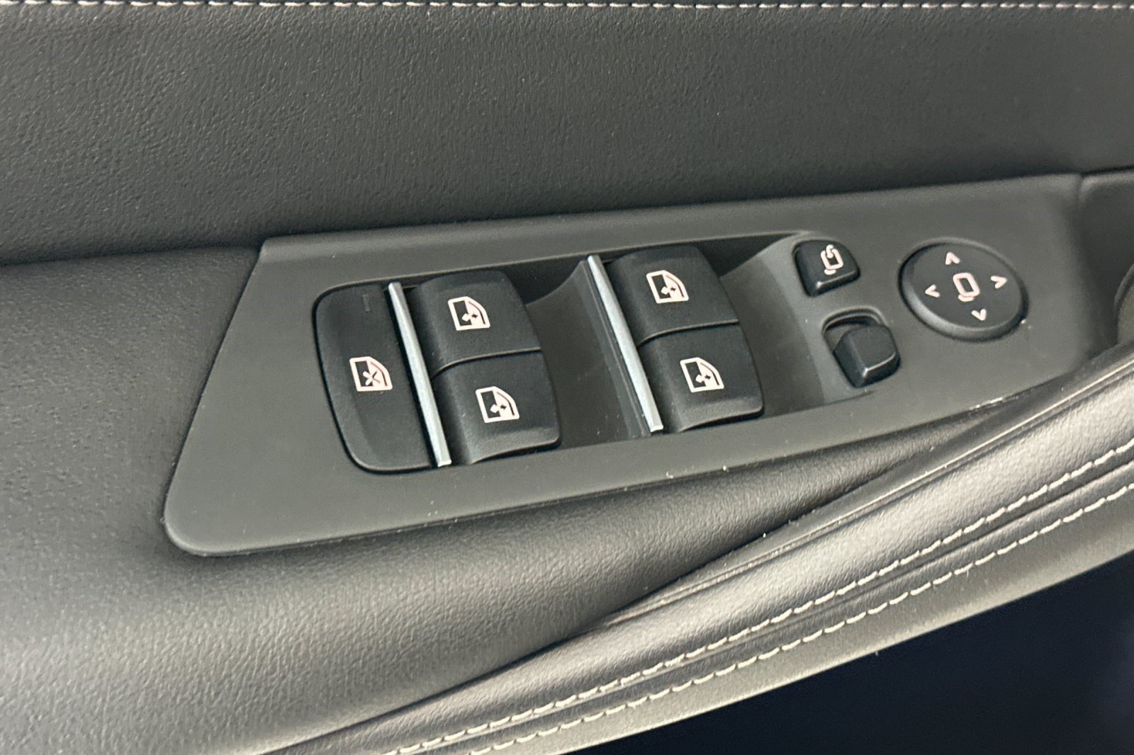 Certified 2023 BMW M550i xDrive AWD/4WD image 13