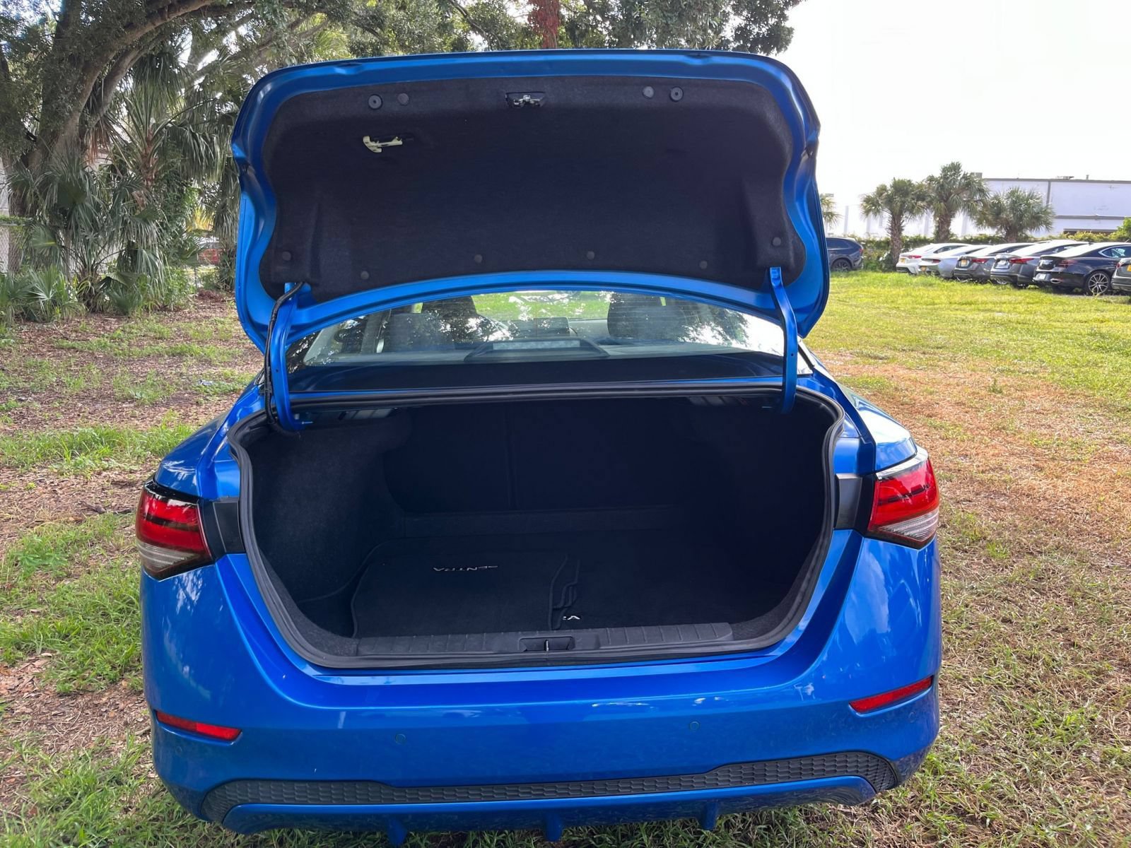 Used 2025 Nissan Sentra SV FWD image 30