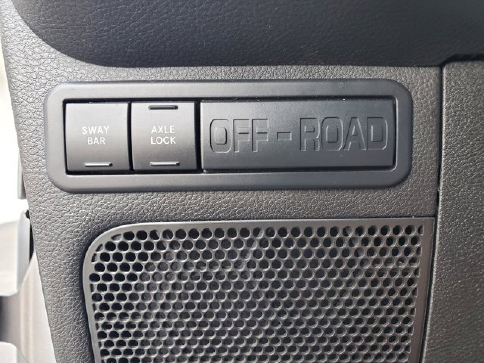 Used 2015 Jeep Wrangler Unlimited Rubicon w/ Connectivity Group image 13