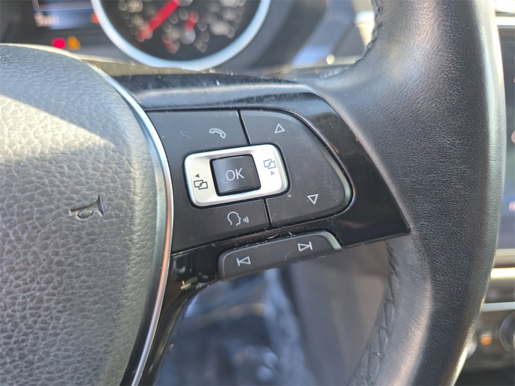 Used 2018 Volkswagen Tiguan SE w/ Panoramic Sunroof Package image 31