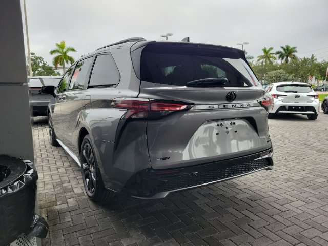 New 2026 Toyota Sienna XSE FWD image 3